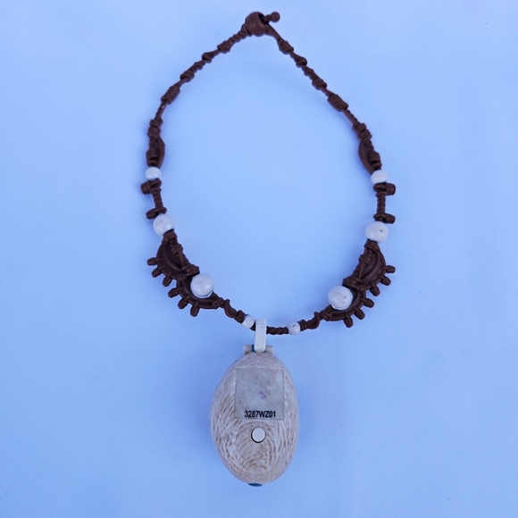 Disney Princess Disney Moana Necklace Light Up Magical Seashell Heart of… - Picture 2 of 3